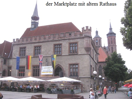 der Marktplatz mit altem Rathaus